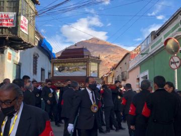 La imagen del Santo Sepulcro recorrió las calles potosinas.
