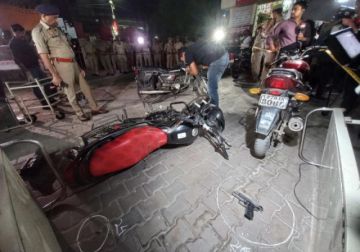 Asesinan a tiros y frente a las cámaras a un conocido expolítico en la India