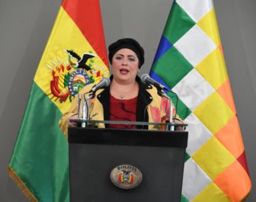 Ministra Prada niega existencia de créditos con Estados Unidos y descarta que se haya acordado la reposición de embajadores con ese país