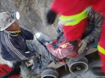 Policía rescata a minero herido en socavón