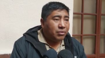 La intendencia busca que comerciantes retiren mercancía de la acera