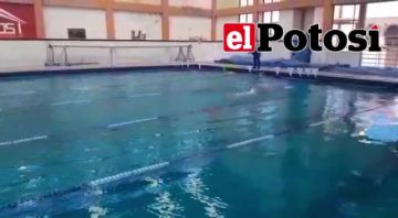 Un club de natación funciona en la zona alta de la ciudad