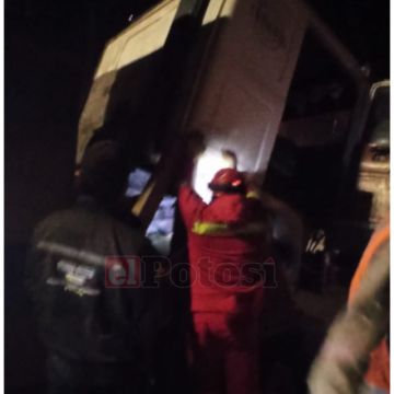 Chofer muere aplastado por la cabina de su camión en la avenida Canadá de Potosí