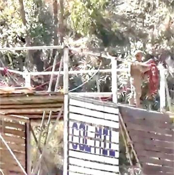 Video revela que obligan a saltar a uno de los cadetes