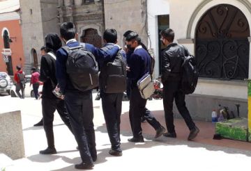 Piden no exigir uniforme y priorizar el abrigo de los estudiantes en Potosí