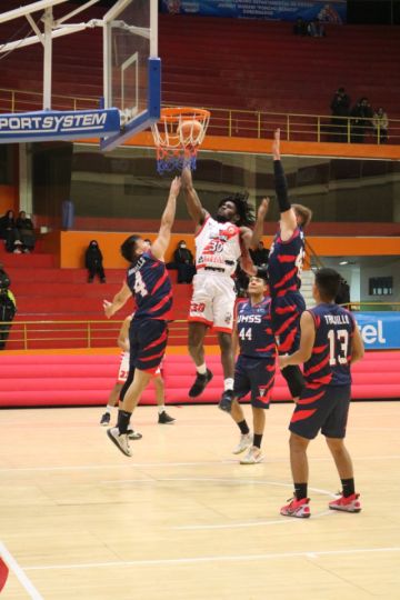 Nacional Potosí gana y se adueña de la cima de la Libobásquet