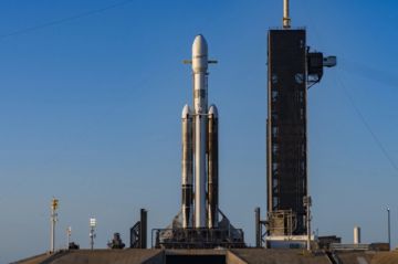 SpaceX lanza su súper cohete con el satélite Viasat 3, número uno en capacidad