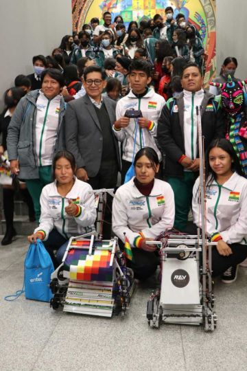 Potosinos estuvieron en lanzamiento de First Global Challenge