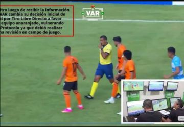 El insólito error del VAR: "'Te invito a revisar' decile, pues"