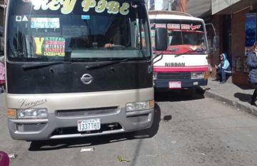 Choferes ratifican paro con bloqueos y dan nuevo plazo
