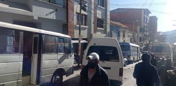 Transporte: cooperativas van al bloqueo y sindicatos se oponen