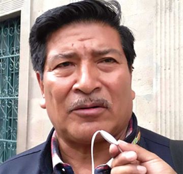 Tras expulsión de García, Cuellar pide que siga Evo