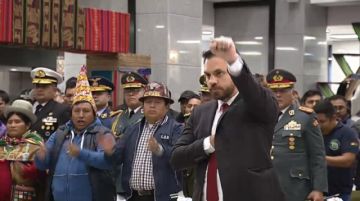 Arce vuelve a posesionar a Eduardo del Castillo como Ministro de Gobierno 