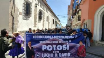 Coordinadora departamental marcha en respaldo al presidente Luis Arce