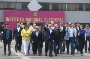 La oposición registra su alianza ante la autoridad electoral para los comicios de 2024 en México