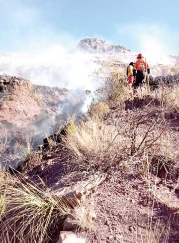 Controlan incendio  de pastizales en  zona de Chataquila 