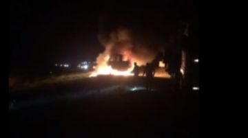 Dos tráileres chocan en la carretera Bioceánica y uno de ellos se incendió con el chofer adentro
