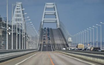 Rusia suspende provisionalmente el tráfico en el puente de Crimea por miedo a un nuevo ataque