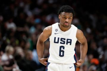 Bronny James, hijo de LeBron James, estable tras sufrir un paro cardíaco cuando se entrenaba