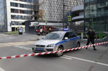 Un dron impacta en un edificio comercial de Moscú y otro destruye un centro educativo en Járkov