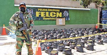 Sucre: Felcn aprehende a 2 jóvenes con marihuana