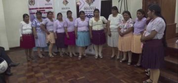 Certifican competencias a 71 confeccionistas de polleras y pantalones