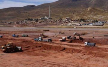 Asambleístas inspeccionan las obras en el aeropuerto de Potosí