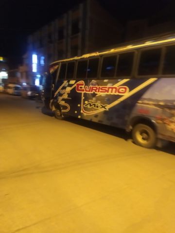 Salen buses de militantes del MAS a La Paz para respaldar al gobernador Jhonny Maman