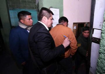 Gobernador es encarcelado por supuesta organización criminal