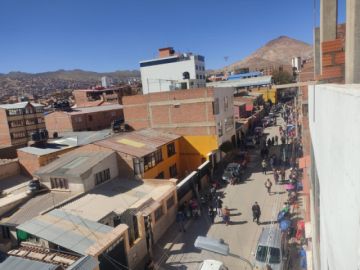 Venta de puestos paraliza tráfico vehicular en la zona baja