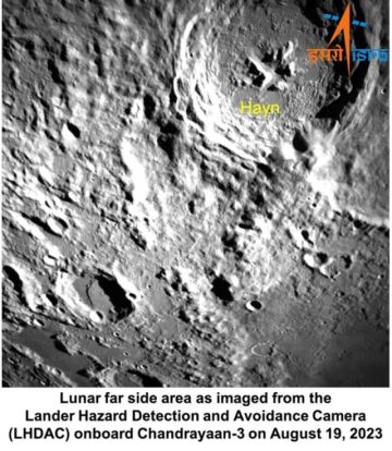 La misión espacial de la India logra con éxito alunizar en el polo sur de la Luna