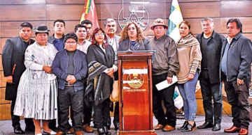 Judiciales: MAS pide juicio para 3 magistrados del TCP