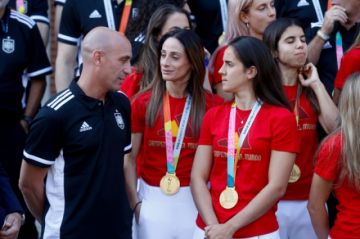 La FIFA abre un procedimiento disciplinario contra Luis Rubiales, por besar a jugadora 