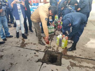 Intendencia destruye bebidas decomisadas en Ch’utillos