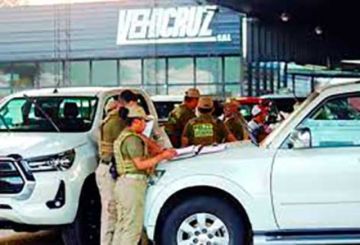 Policía secuestra vehículos vinculados a negocio gris