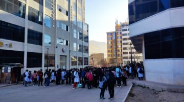Desde las 7:00 de este sábado, los voluntarios de la facultad se concentraron y ahora están en todos los barrios de la ciudad en la campaña de vacunación contra la rabia.