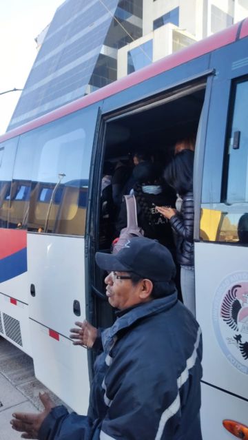 Desde las 7:00 de este sábado, los voluntarios de la facultad se concentraron y ahora están en todos los barrios de la ciudad en la campaña de vacunación contra la rabia.