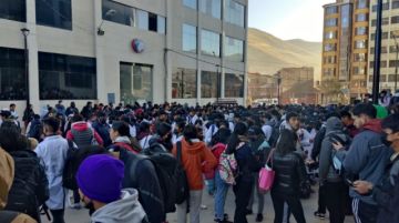 Desde las 7:00 de este sábado, los voluntarios de la facultad se concentraron y ahora están en todos los barrios de la ciudad en la campaña de vacunación contra la rabia.