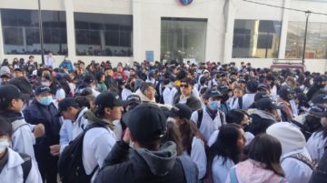 Desde las 7:00 de este sábado, los voluntarios de la facultad se concentraron y ahora están en todos los barrios de la ciudad en la campaña de vacunación contra la rabia.