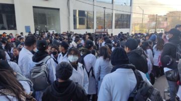Desde las 7:00 de este sábado, los voluntarios de la facultad se concentraron y ahora están en todos los barrios de la ciudad en la campaña de vacunación contra la rabia.