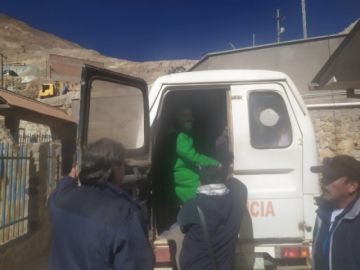Desde las 7:00 de este sábado, los voluntarios de la facultad se concentraron y ahora están en todos los barrios de la ciudad en la campaña de vacunación contra la rabia.
