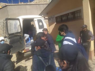 Desde las 7:00 de este sábado, los voluntarios de la facultad se concentraron y ahora están en todos los barrios de la ciudad en la campaña de vacunación contra la rabia.