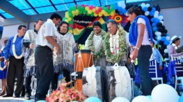 Evo Morales hizo construir un colegio con el nombre de los Kjarkas.