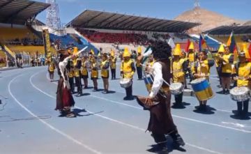 El concurso de bandas "Sumaj Orcko" se realiza en el estadio "Víctor Agustín Ugarte"