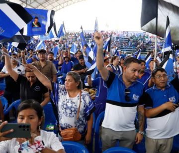 Arce recibe apoyo de bases sociales y Morales se radicaliza