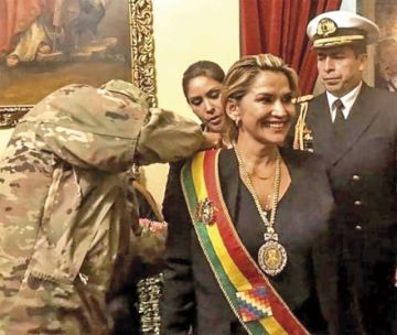 Dos exjefes militares aceptan culpabilidad