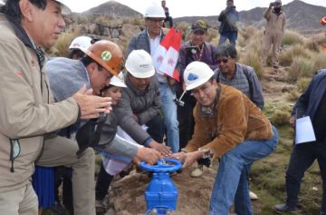 Traen agua de Juchuy Chaluma para atenuar la crisis del agua