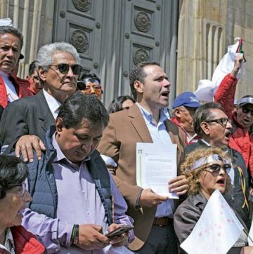 El Búnker solicita libros para ser partido político