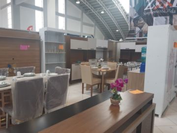 Empresas ofrecen productos y servicios.