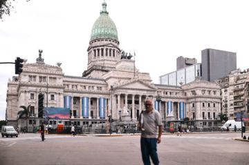 Argentina celebra 40 años de democracia con la asunción presidencial de Javier Milei